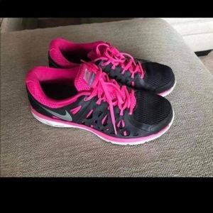 Mike Women’s Tennis Shoes